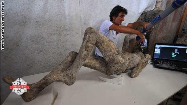 A restorer works with a laser scaner on a petrified victim of the eruption of Vesuvius volcano in 79 BC، as part of the restoration work and the study of 86 casts in the laboratory of Pompeii Archaeological Site، on May 20، 2015 in Pompeii. AFP PHOTO / MARIO LAPORTA (Photo credit should read MARIO LAPORTA/AFP/Getty Images)