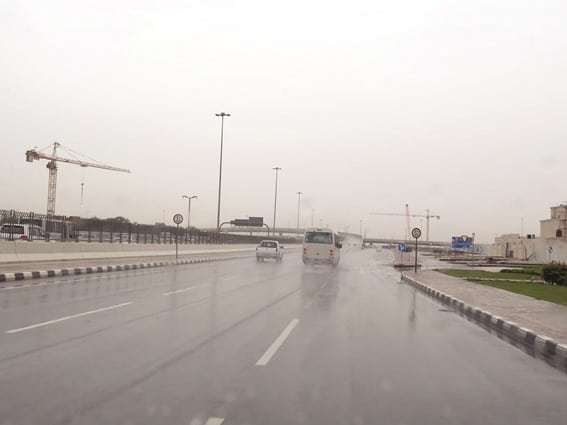 أمطار غزيرة تغرق شوارع قطر