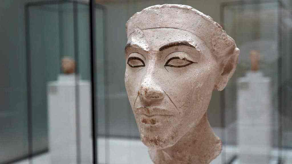 Statue of Akhenaten، Pharao of Egypt، Neues Museum، Berlin