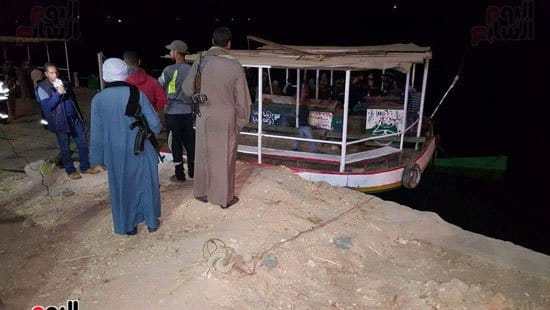 صور من تجمع الأهالي حول مكان الحادث