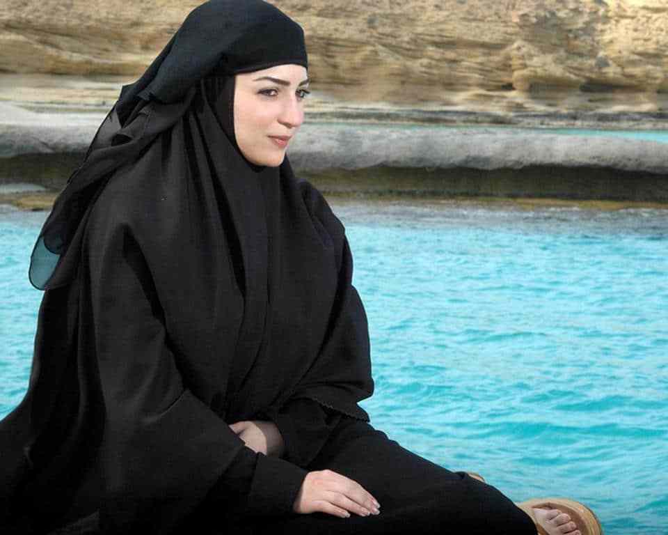 الفنانة مي عز الدين