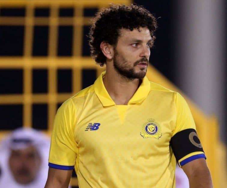 حسام غالي يشارك في هزيمة العالمي بمباراة الهلال والنصر