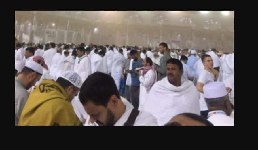 أمطار رعدية وعاصفة ترابية في الحرم المكي والحجاج يستعدون بالكمامات ( صور )