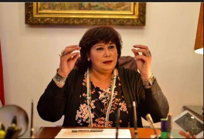 وزيرة الثقافة تصاب بشروخ في ضلعها الشمال