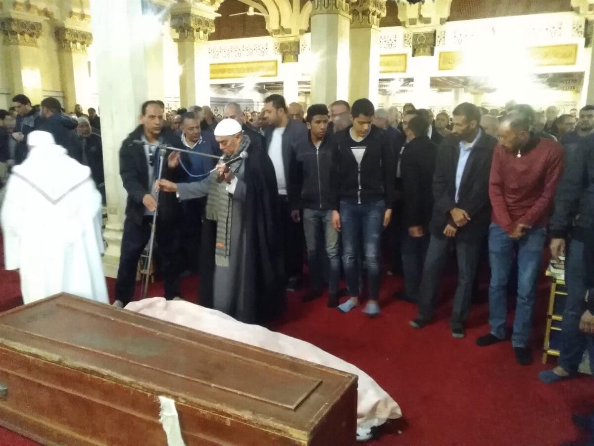 صلاة الجنازة على المتوفي بفيروس كورونا