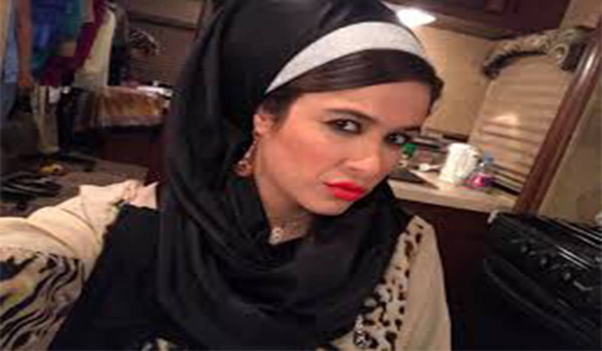 ياسمين عبد العزيز