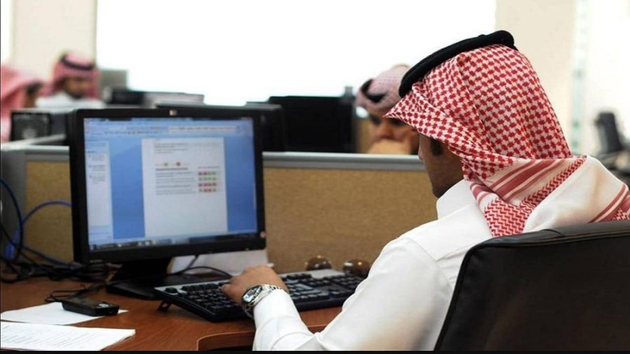 عاجل| الحكومة السعودية توضح آلية التعامل مع غير المحصنين بالقطاعين العام والخاص