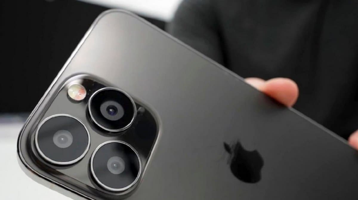 مقارنة المواصفات بين iPhone 13 Pro و iPhone 13 Pro Max  .. مراجعة كاملة والأسعار