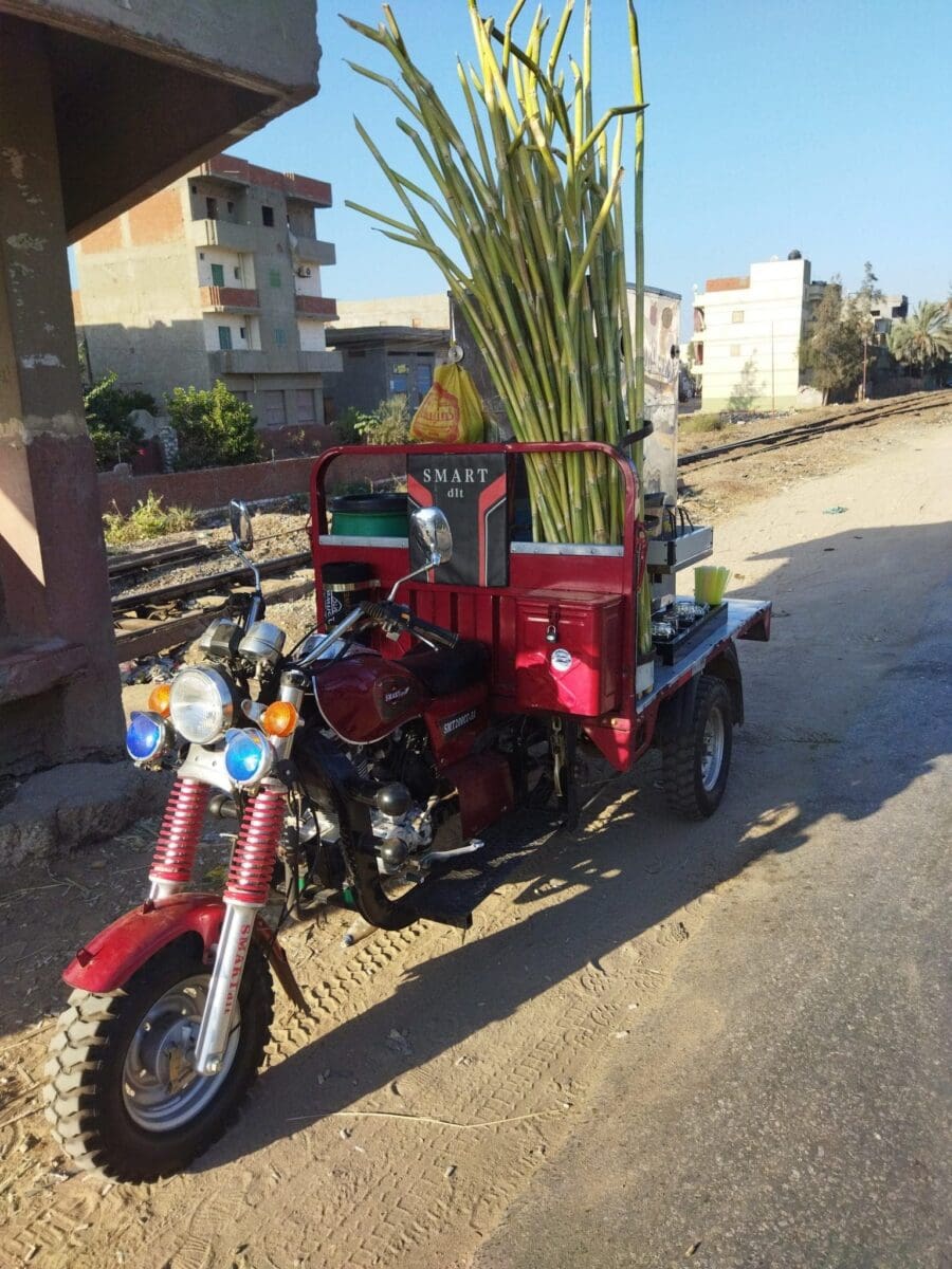 المعصرة المتنقلة.. عصير قصب دليفري لأول مرة في محافظة البحيرة على يد موظف حكومي_صور وفيديو
