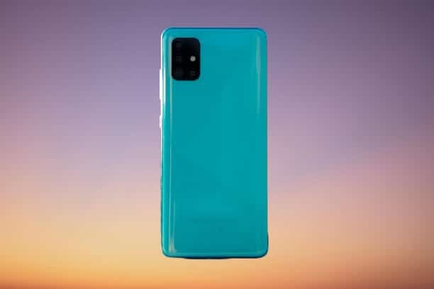 سعر ومواصفات Samsung A51 هاتف الفئة المتوسطة بمظهر الفلاج شيب