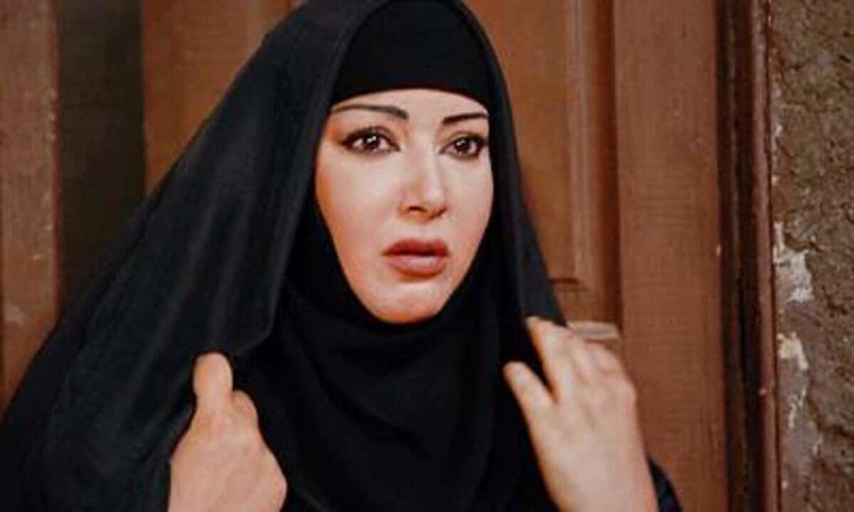 "نفسى أتجوز نجار وأعمل سرير كله خشب".. سمية الخشاب تثير الجدل بعد تصريحاته الجريئة
