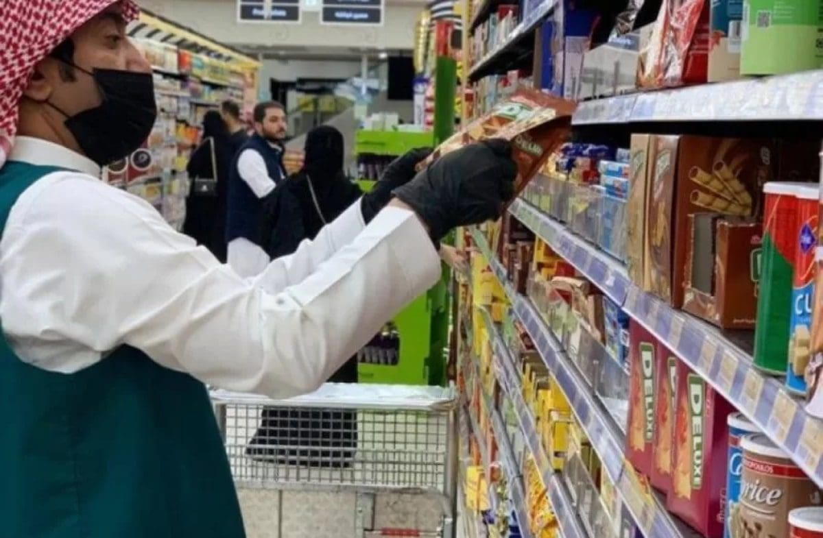 وزير التجارة يقر عقوبات مخالفات نظام البيع.. غرامات تصل لـ100 ألف ريال والإغلاق عند التكرار