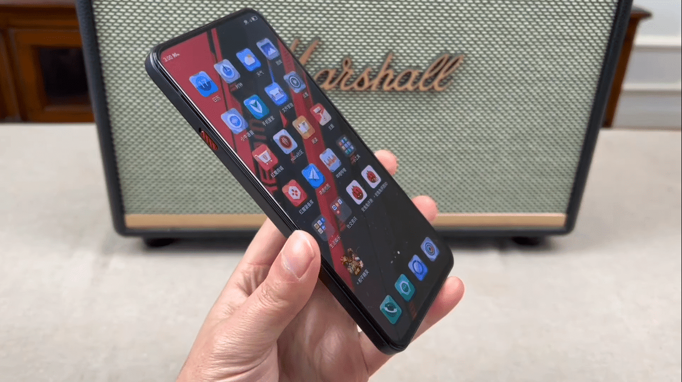 موبايل ZTE الجديد 2022 والملقب بـ وحش الألعاب Nubia Red Magic 7