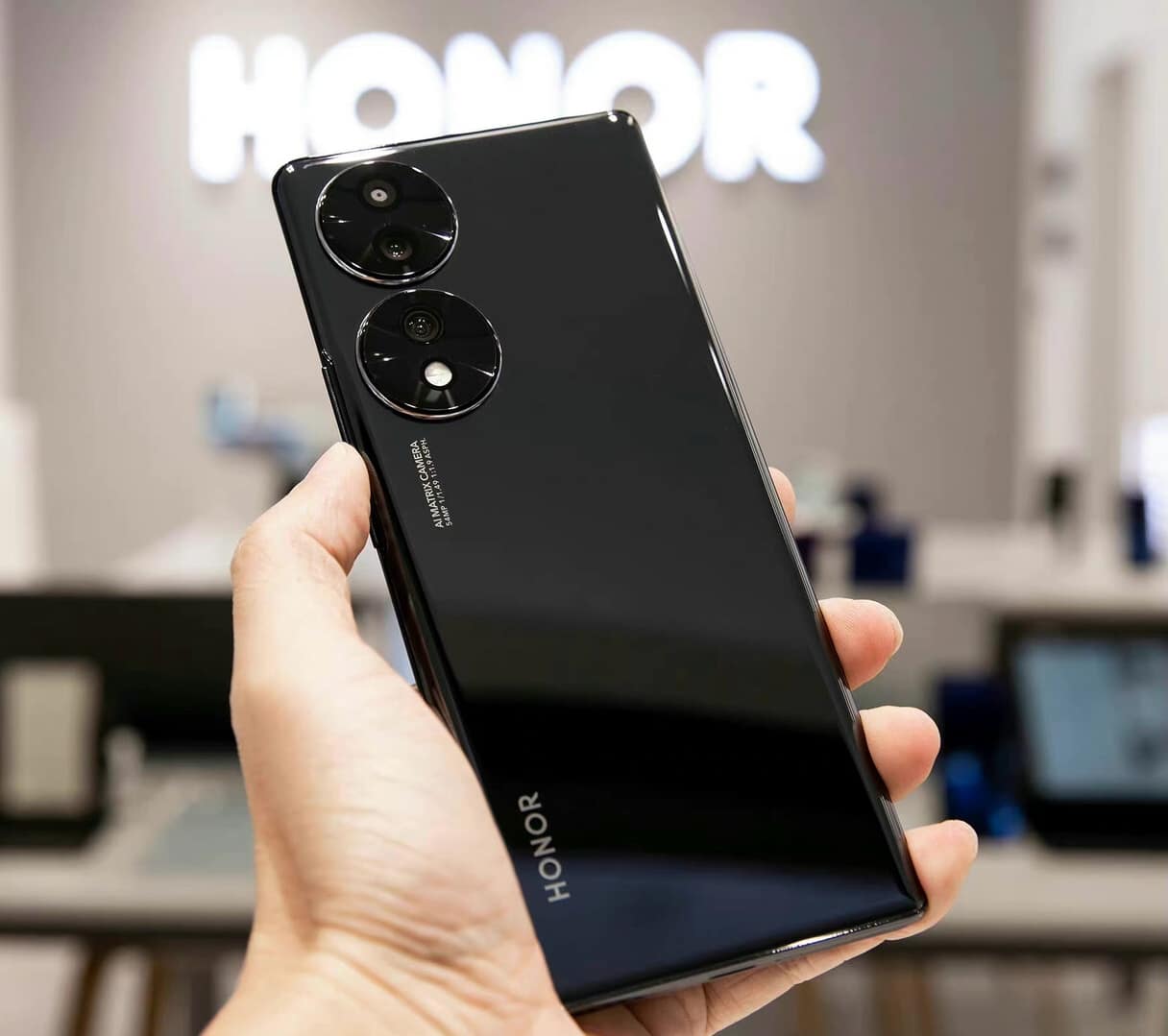 مقارنة مواصفات Honor 70 & Redmi Note 11T Pro Plus والأسعار