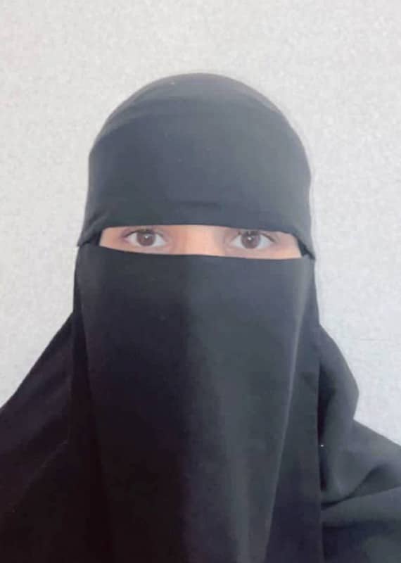 بسبب "نقاش عادي" فصل موظفة متعاقدة