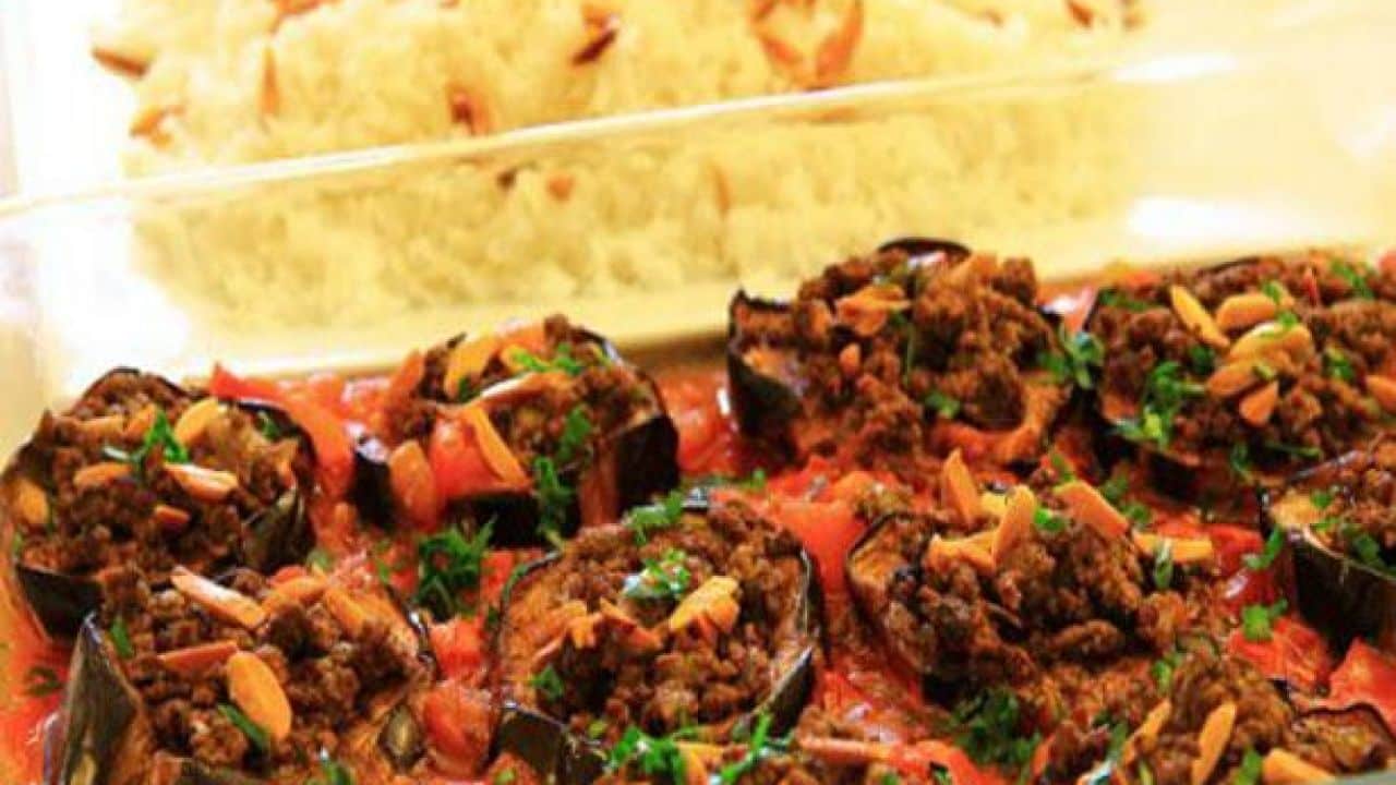 صينية المسقعة باللحم المفروم