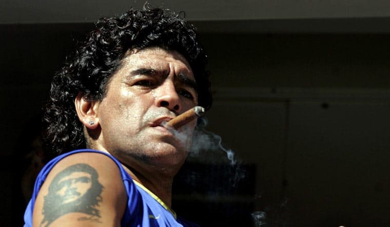 مارادونا حقق كل شيء في كرة القدم وأفسد حياته