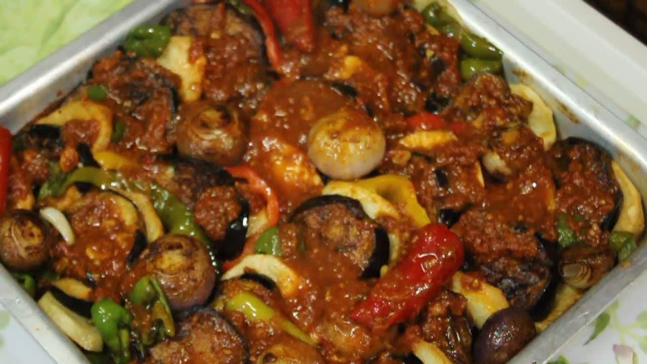 صينية المسقعة باللحم المفروم