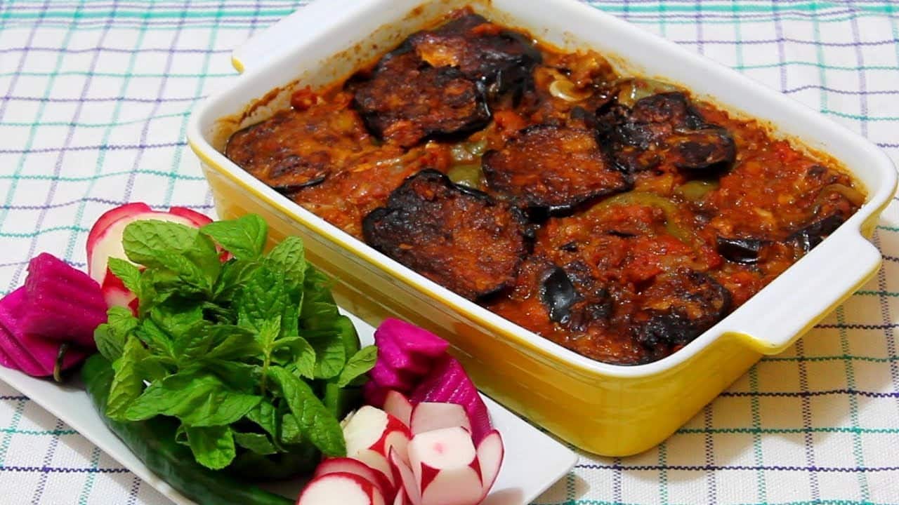صينية المسقعة باللحم المفروم