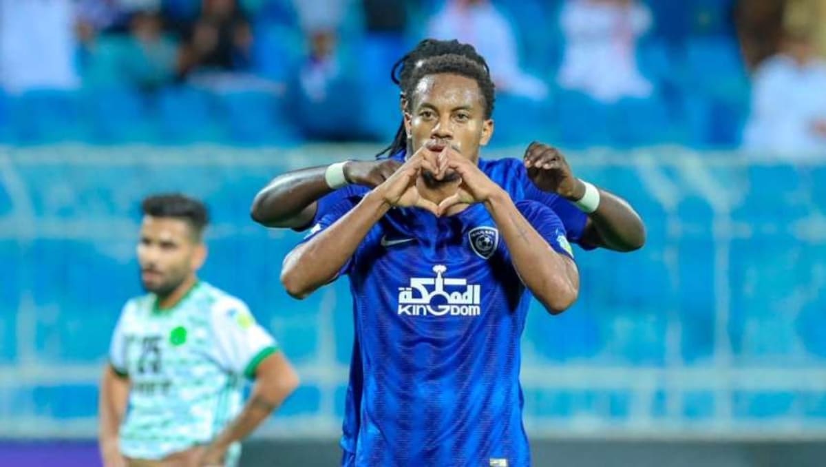 كاريلو يجدد عقده مع نادي الهلال حتى 2024.. واهتمام واسع من الإعلام اللاتيني بالتجديد