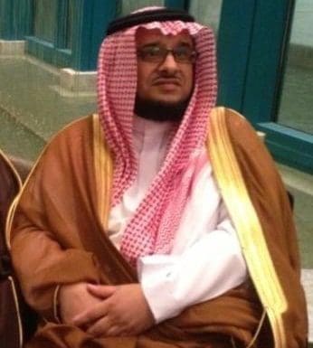 تعليق خالد آل سعود على مشهور يصور مريض في العناية
