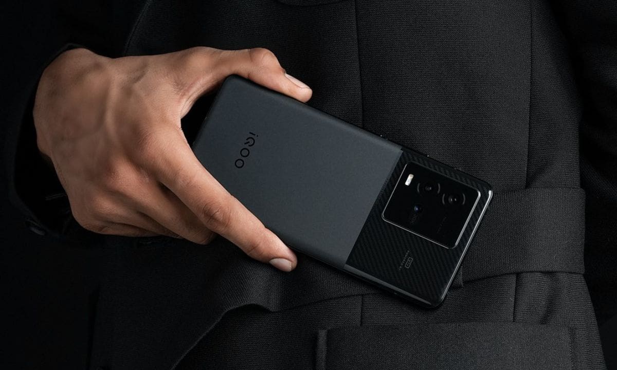 بتصميم أنيق وعصري، فيفو تكشف عن هاتفها المرتقب بمواصفات رائعة vivo iQOO 9T