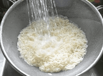 الأرز مع صلصة 