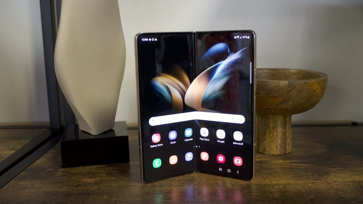 سامسونج تلفت الأنظار إليها بجهازها المثالي القابل للطي الجديد Samsung Galaxy Z Fold 4 بكاميرات "خرافية"