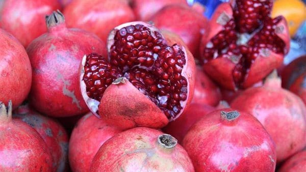 تراجع أسعار الرمان بالسوق بنسبة 50%