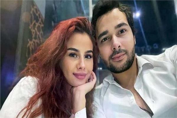 منه عرفة وطليقها
