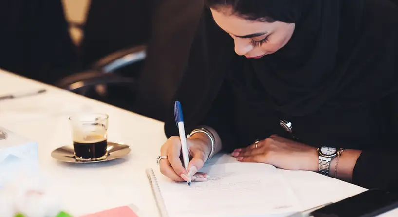 الموارد البشرية تكشف وضع المطلقة وأبنائها بالنسبة للضمان الاجتماعي إذا كانت بمنزل والدها