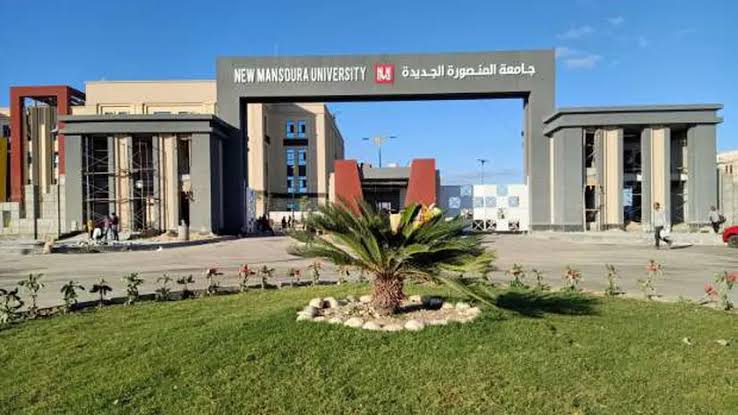 رئيس جامعة المنصورة الأهلية يكشف استعدادات استقبال الطلاب بالكليات ضمن