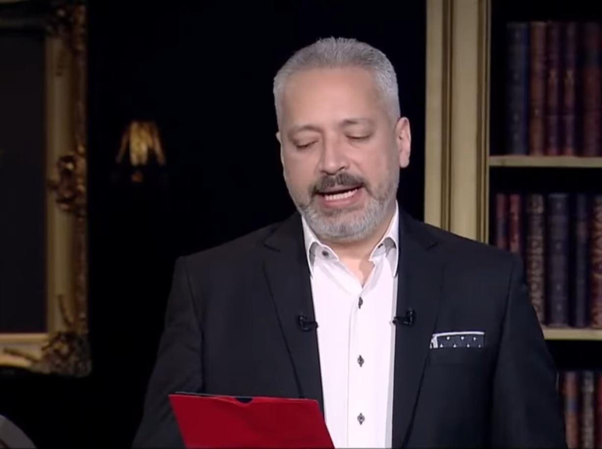 تامر أمين يرد على الراقصة دينا في حبر سري