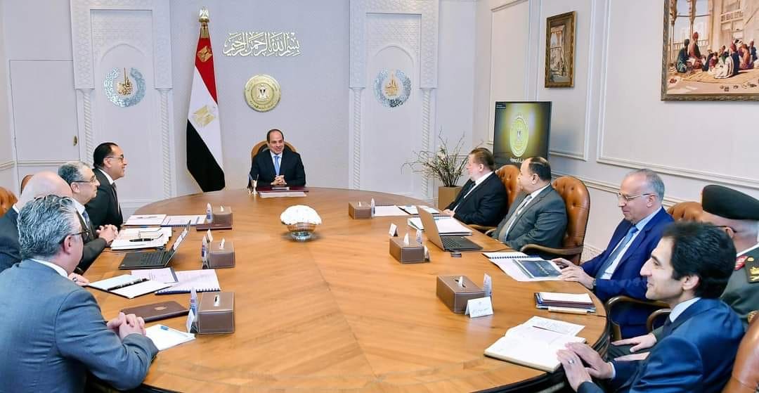 السيس يصدق على قانون العلاوة الاستثنائية