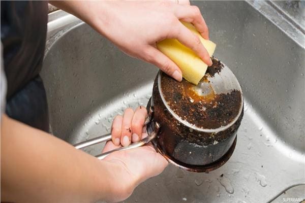 تنظيف الأواني المحروقة