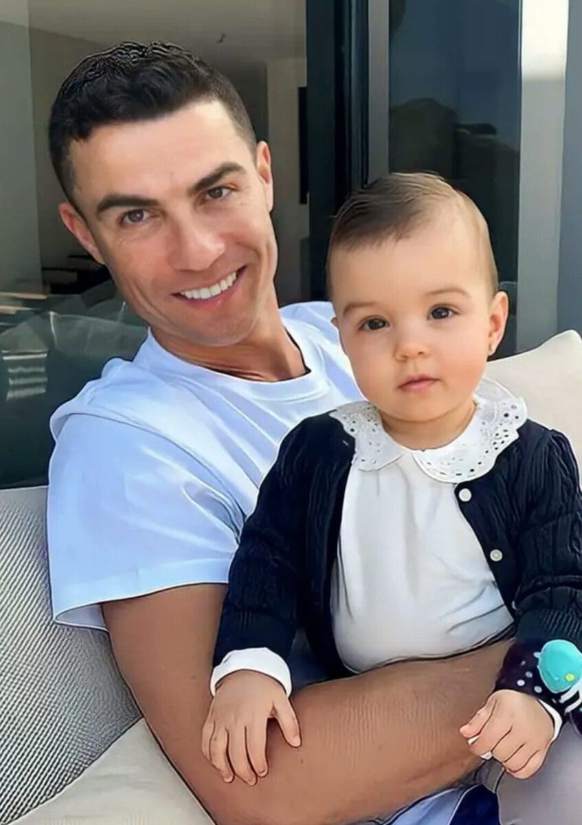 رونالدو رفقة ابنته