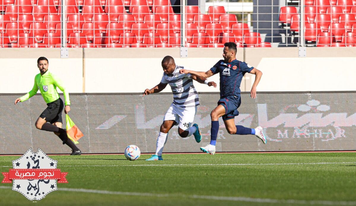 جانب من مواجهة الطائي وضمك في الجولة 20 من دوري روشن السعودي