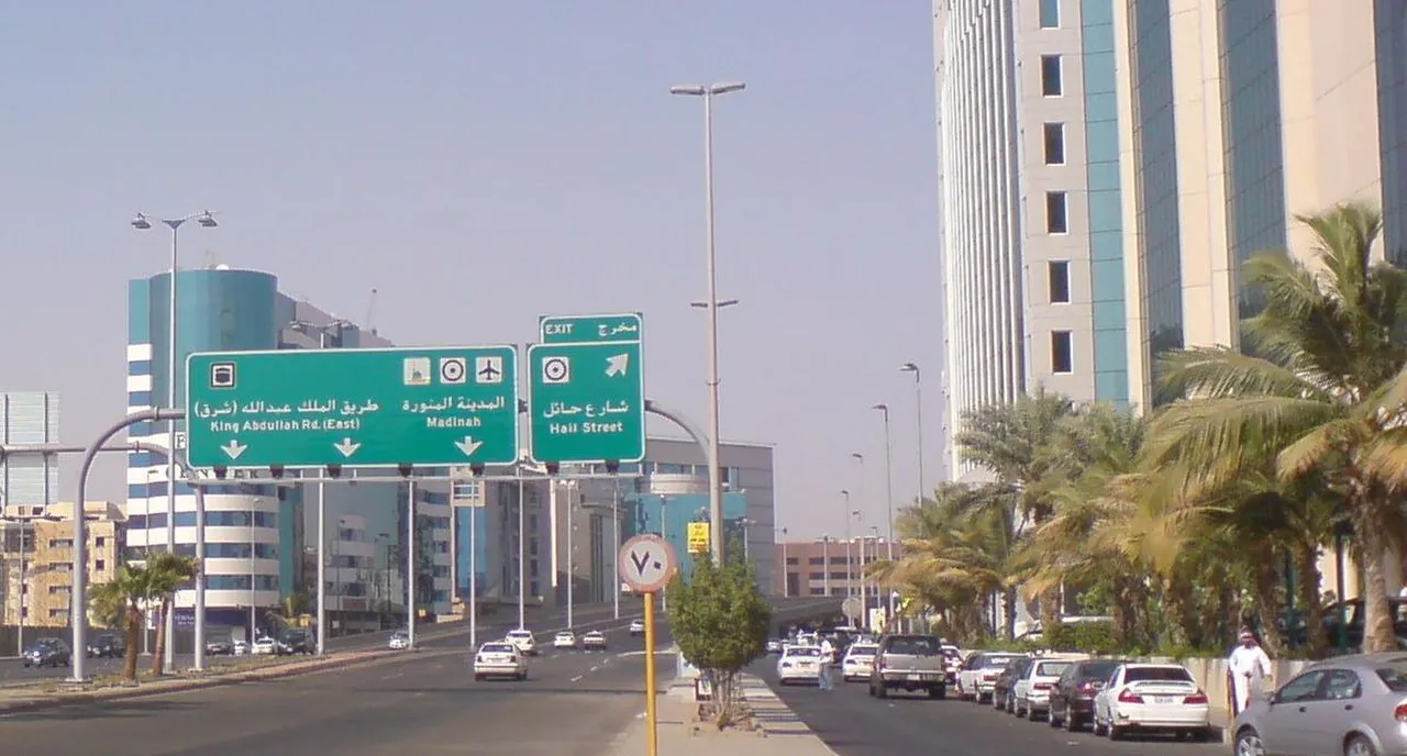 إغلاق طريق الملك عبدالعزيز بجدة 