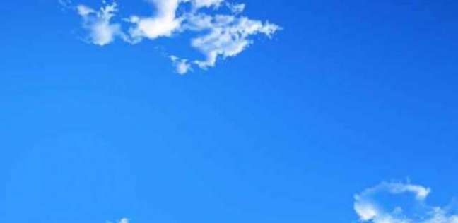 لماذا لون السماء أزرق في النهار