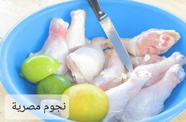 غسل الدجاجة بالليمون