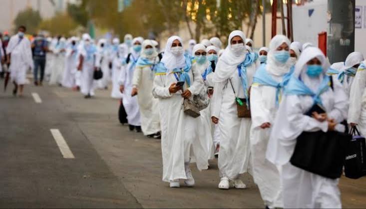 أحقيَّة المرأة في التسجيل في الحج بدون محرم