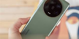 هاتف شاومي Xiaomi 13 Ultra، بظهره الزيتوني
