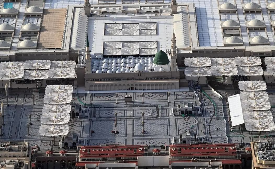 الخدمات تشمل فرش السجاد وسقيا زمزم وتنفيذ برامج التعقيم والتطهير