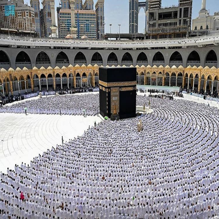 خدمات بالمسجد الحرام في أول جمعة من موسم العمرة