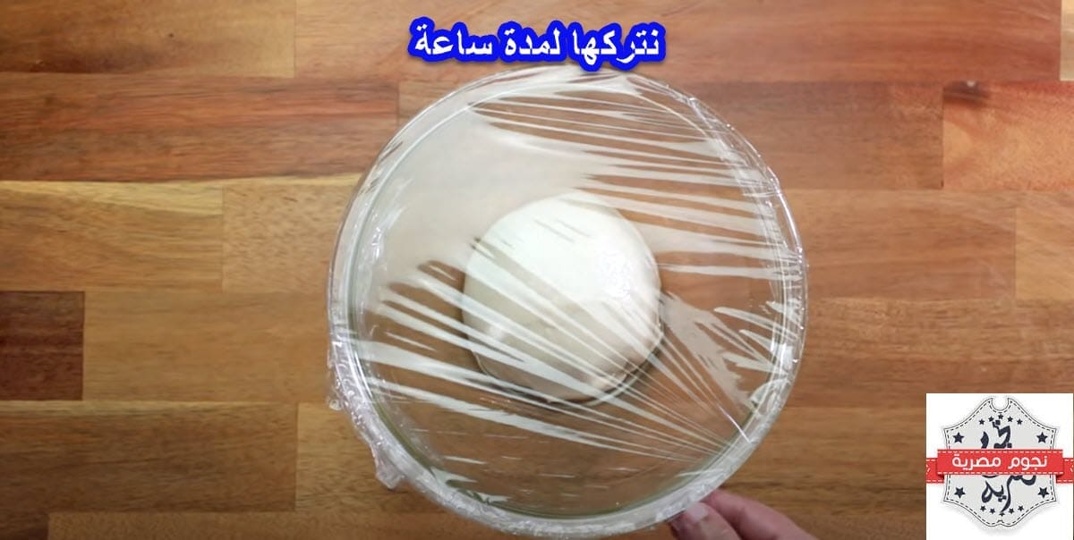 خطوات عمل عجينة البيتزا