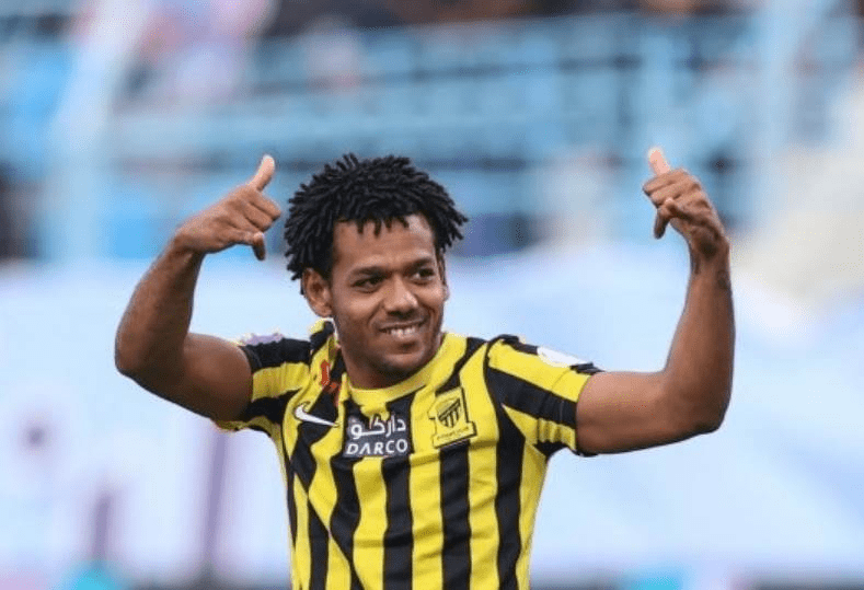 الشباب يتفق مع رومارينيو مهاجم الاتحاد