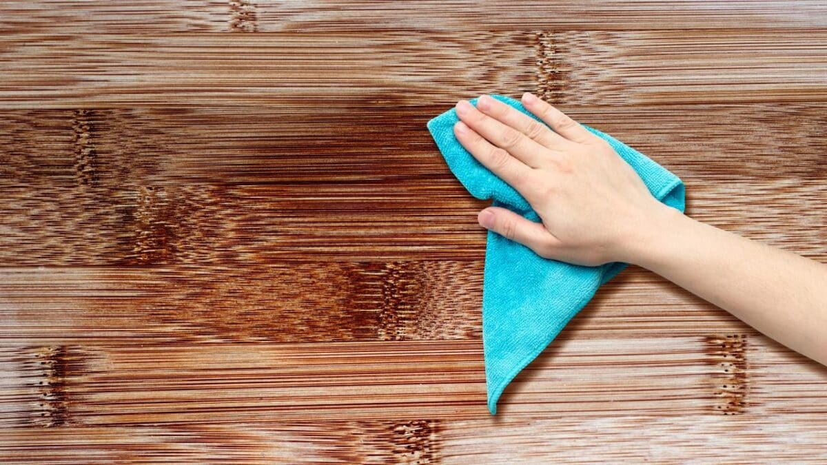 طرق تلميع الأثاث الخشبي في البيت
