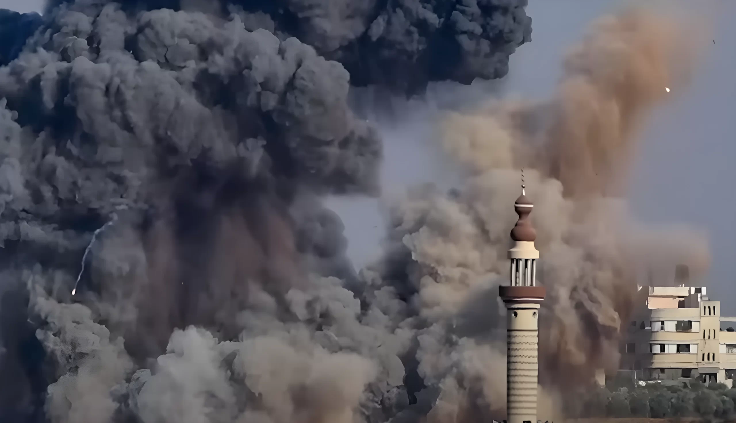 مشهد من القصف الإسرائيلي للبنايات في قطاع غزة 