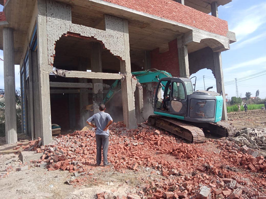 جانب من حملات إزالة التعديات على الأراضي الزراعية ومخالفات البناء