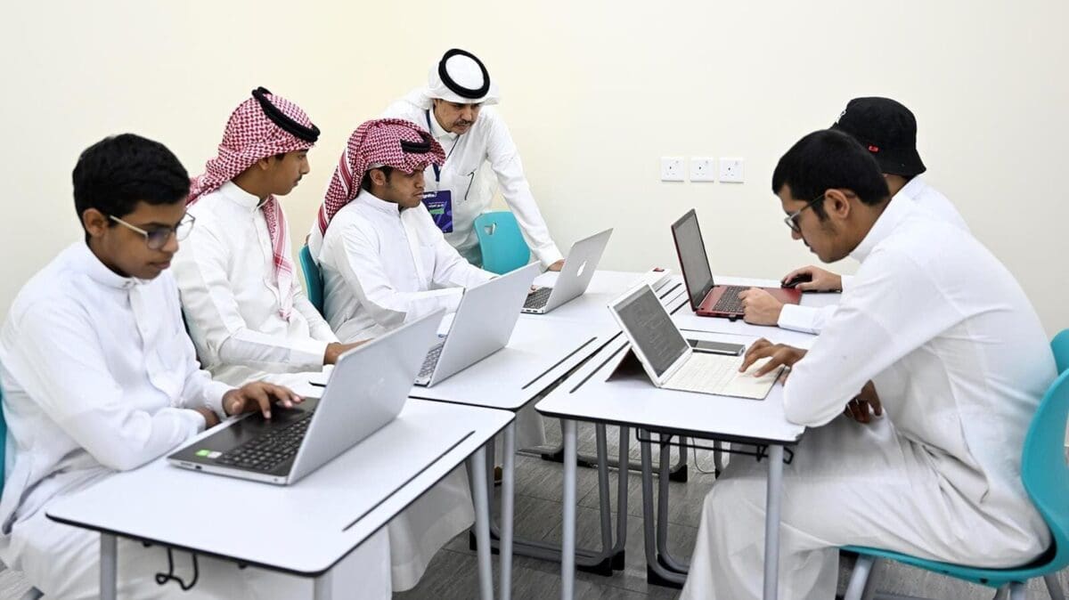 معسكر الناشئين في برمجة الألعاب الإلكترونية بتعليم تبوك